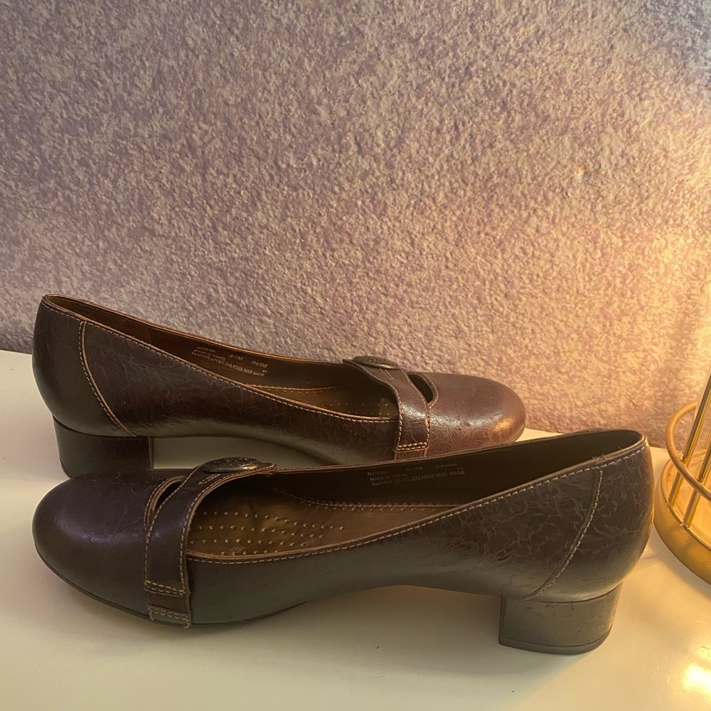 Clarks comfort cushion brown low block heel size 8 1/2